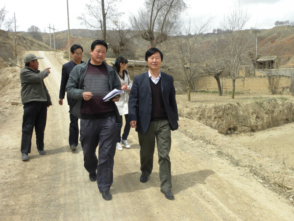 [双联行动] 校党委书记王肃元深入“联村联户，为民富民”行动联系户开展帮扶工作