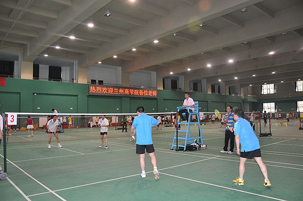 机关工会在学校“长青杯”教职工羽毛球比赛中取得佳绩